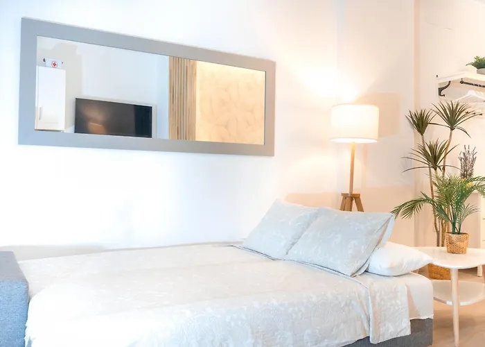 Estudio Con Jacuzzi Privado En Triana