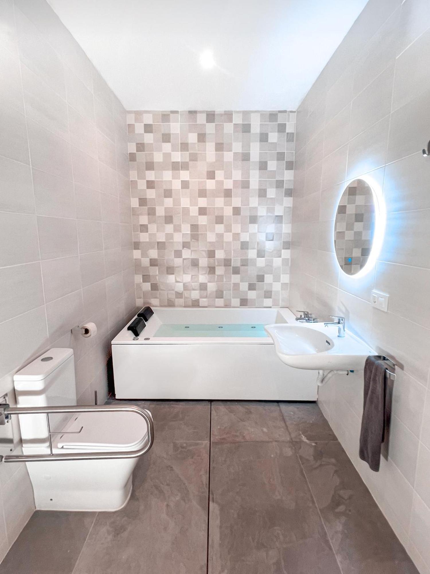 Estudio Con Jacuzzi Privado En Triana Apartamento