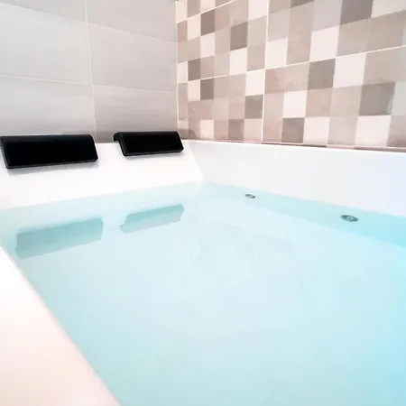 Estudio Con Jacuzzi Privado En Triana Seville Exterior photo